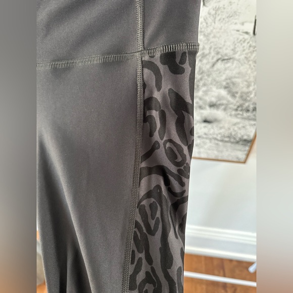 Under armour leggings in grey/black with leopard down the leg. Size small NWT - Picture 3 of 8